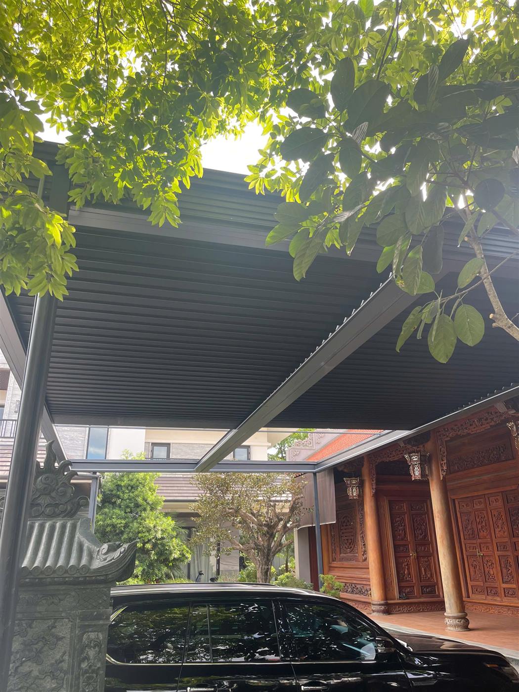 Mái nhôm xếp tự động che sân trước và chỗ đỗ ô tô